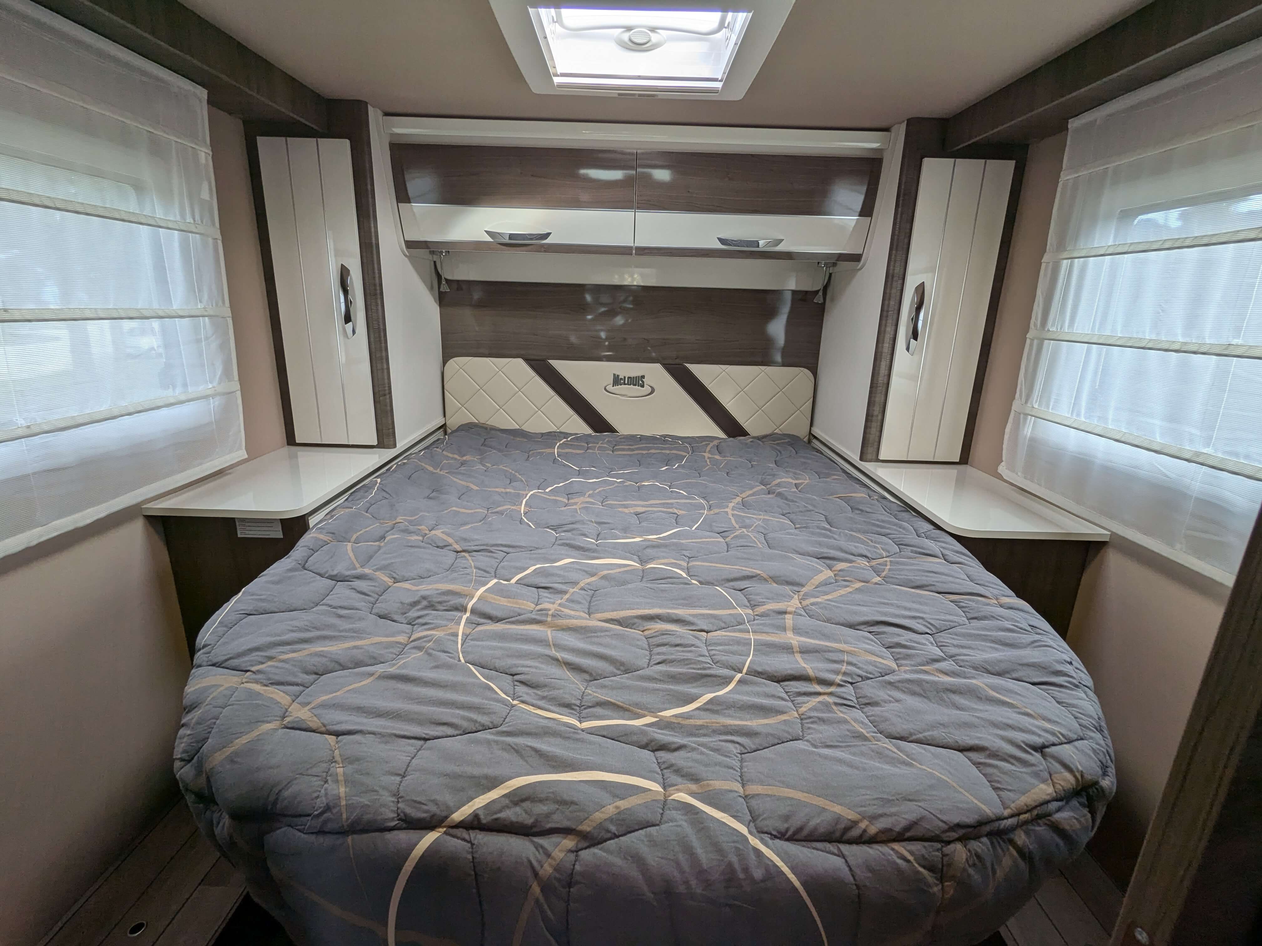  - 5 - MC LOUIS MC4 881 G 