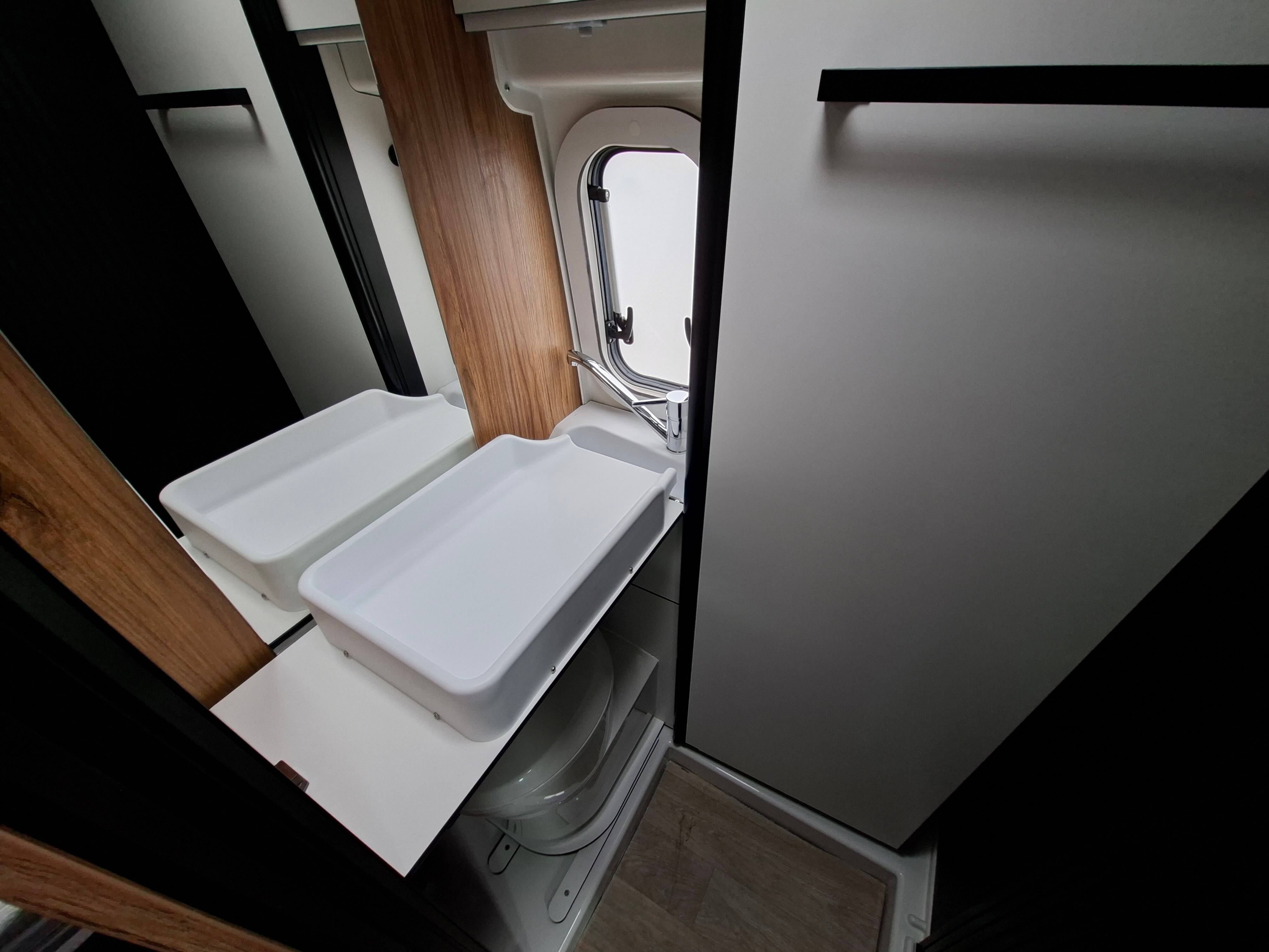  - 6 - FONT VENDOME LEADER CAMP ELEGANCE 