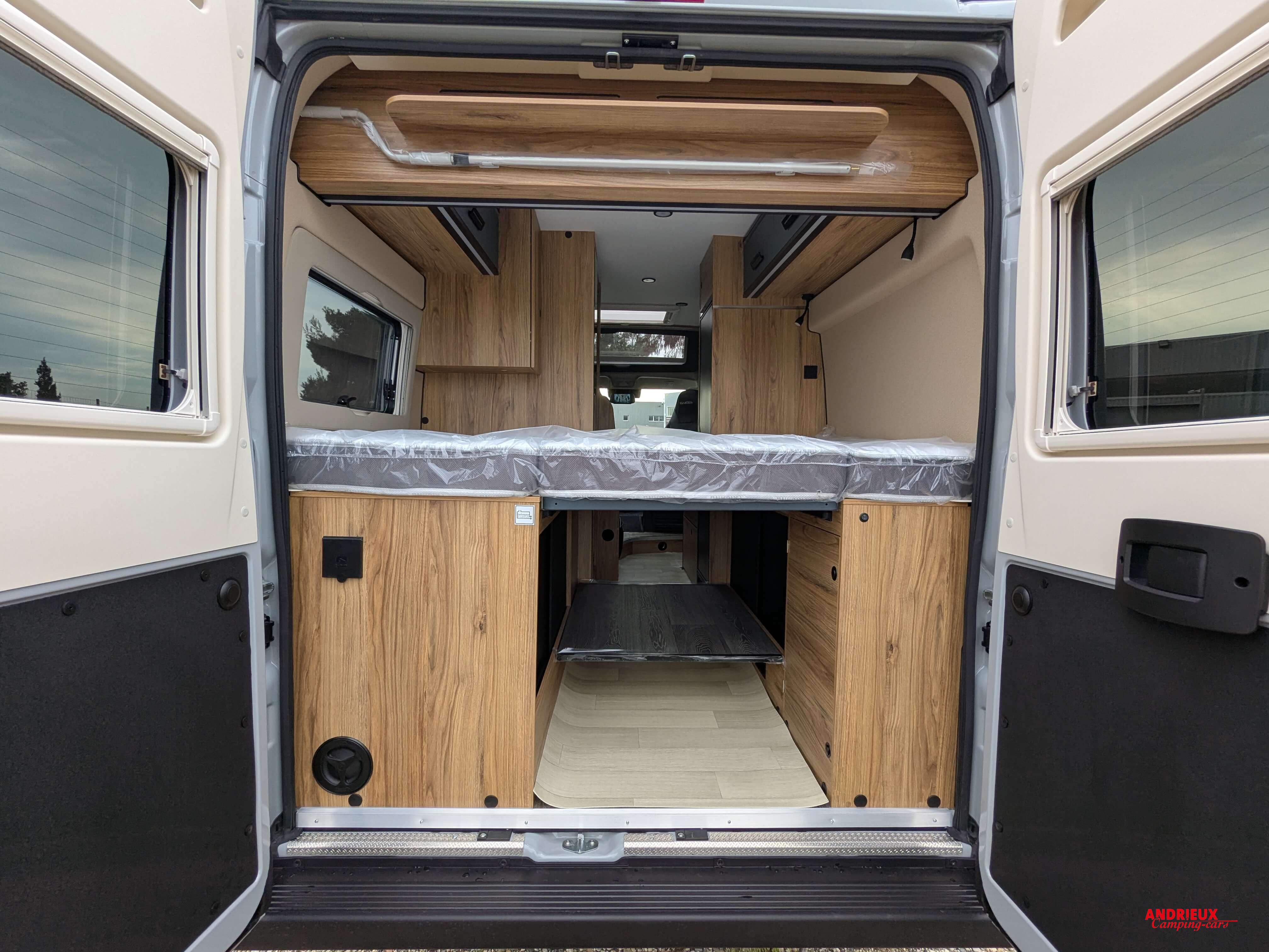  - 1 - FONT VENDOME LEADER CAMP ELEGANCE 