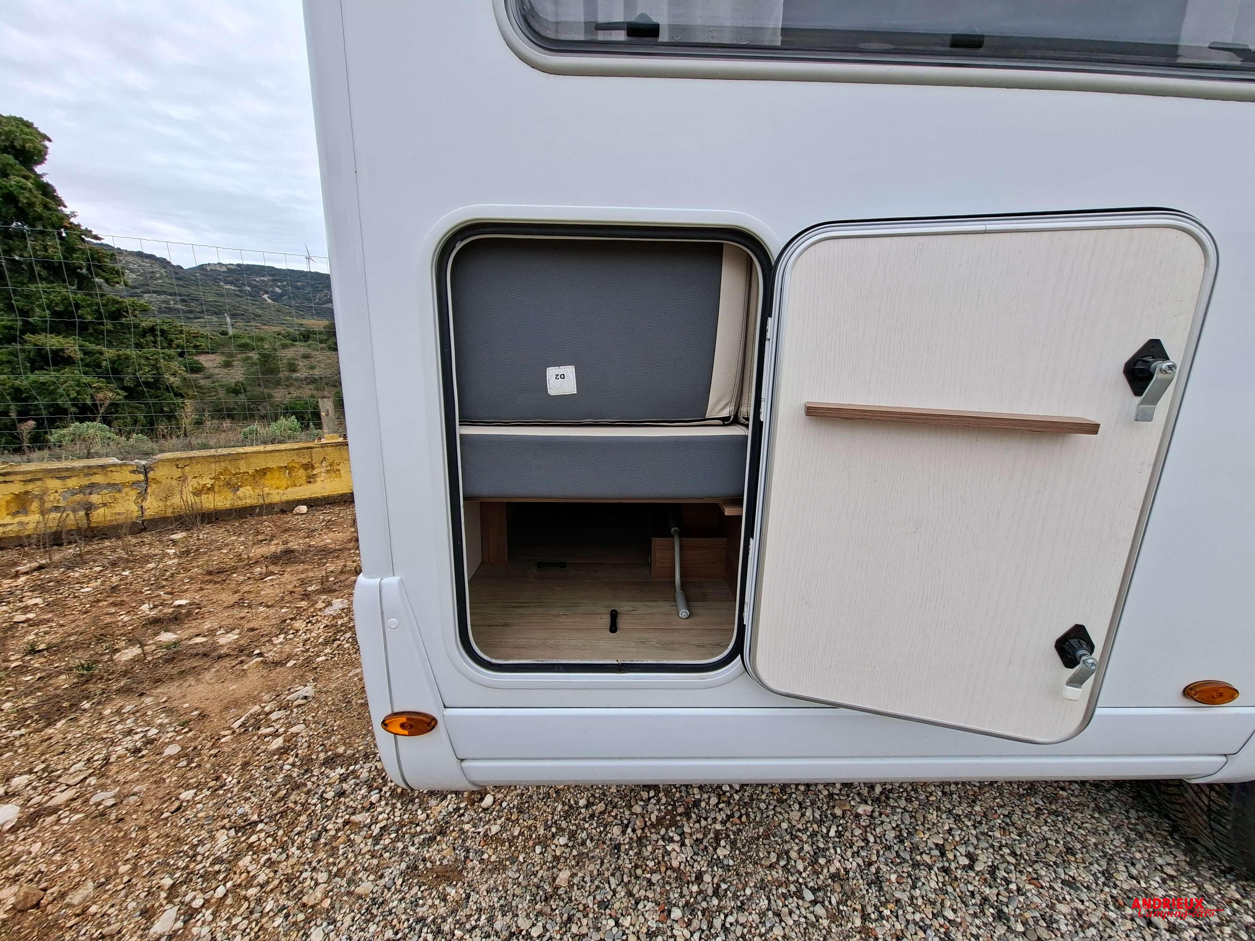  - 2 - PILOTE P 696 U EXPRESSION 