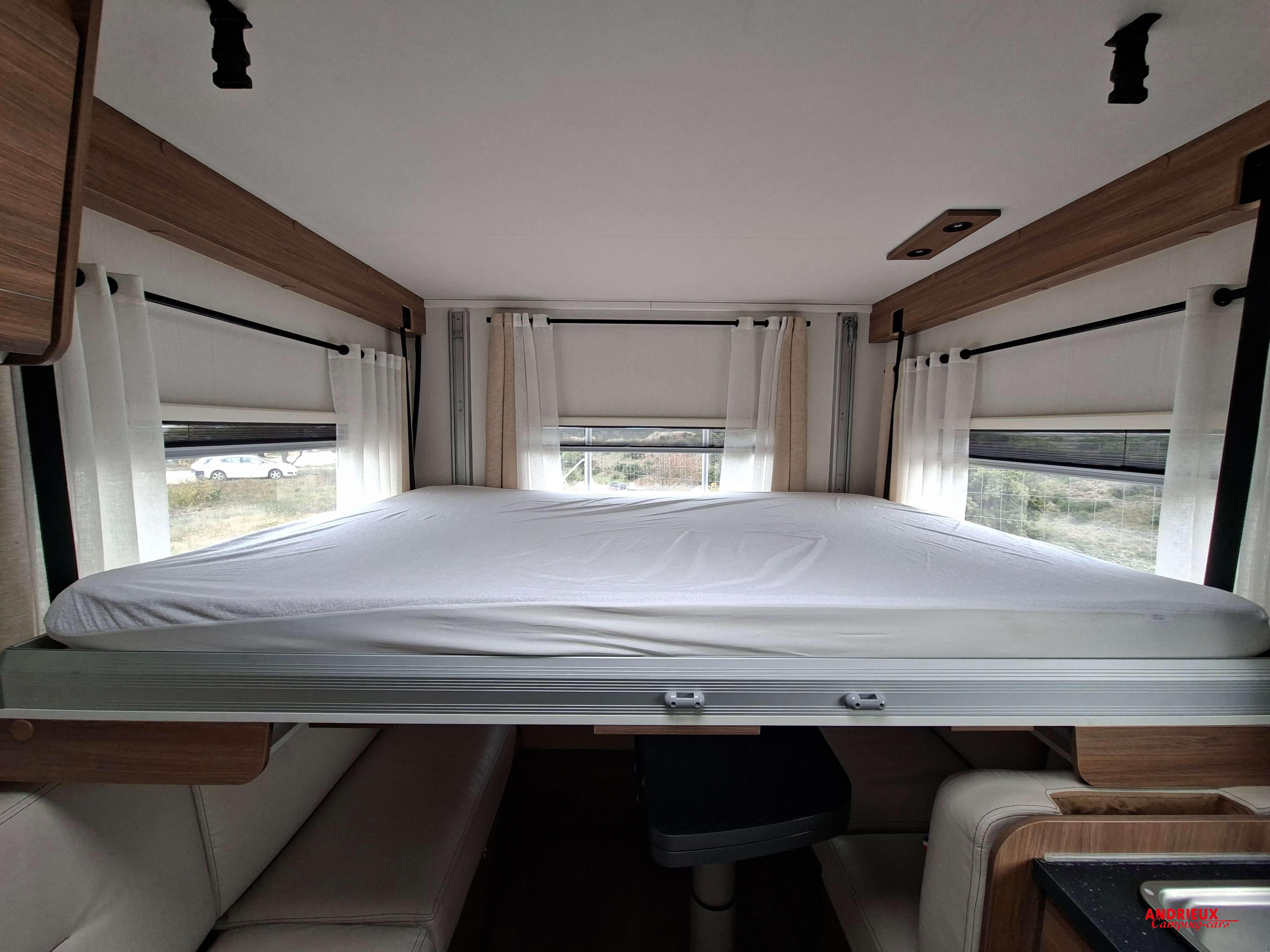  - 8 - PILOTE P 696 U EXPRESSION 