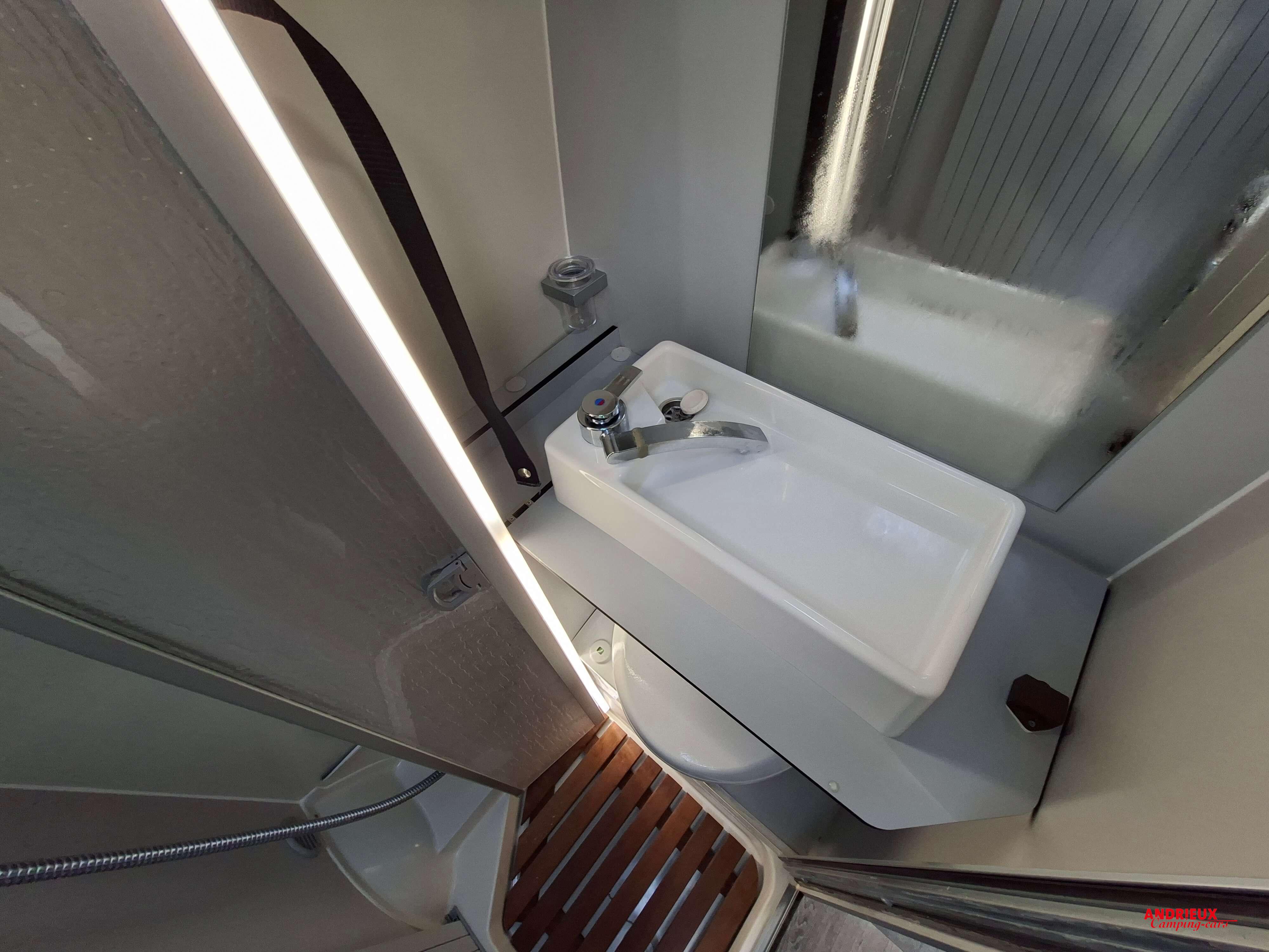  - 6 - FONT VENDOME MASTER VAN XS 