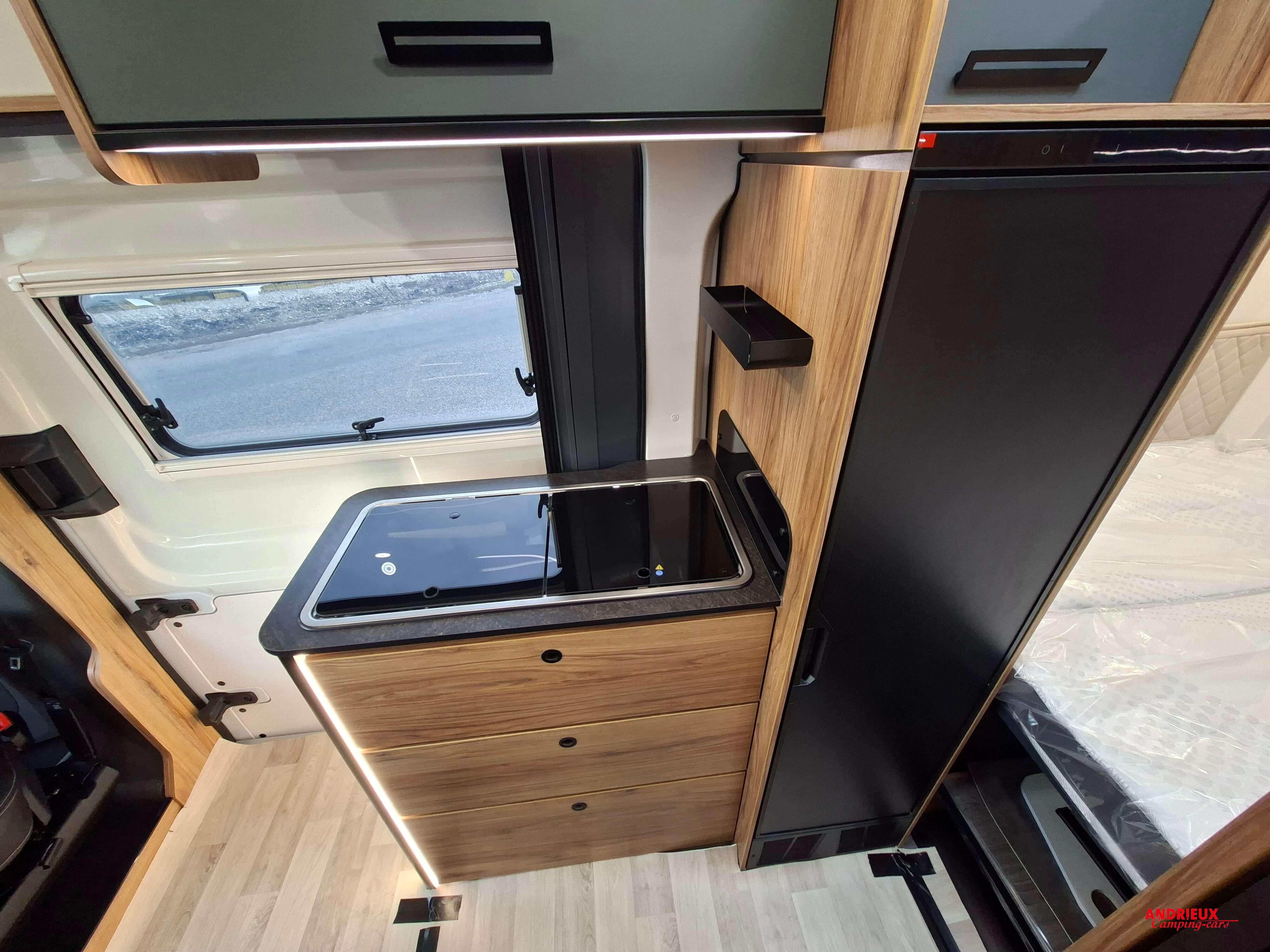  - 4 - FONT VENDOME FORTYVAN 4X2 