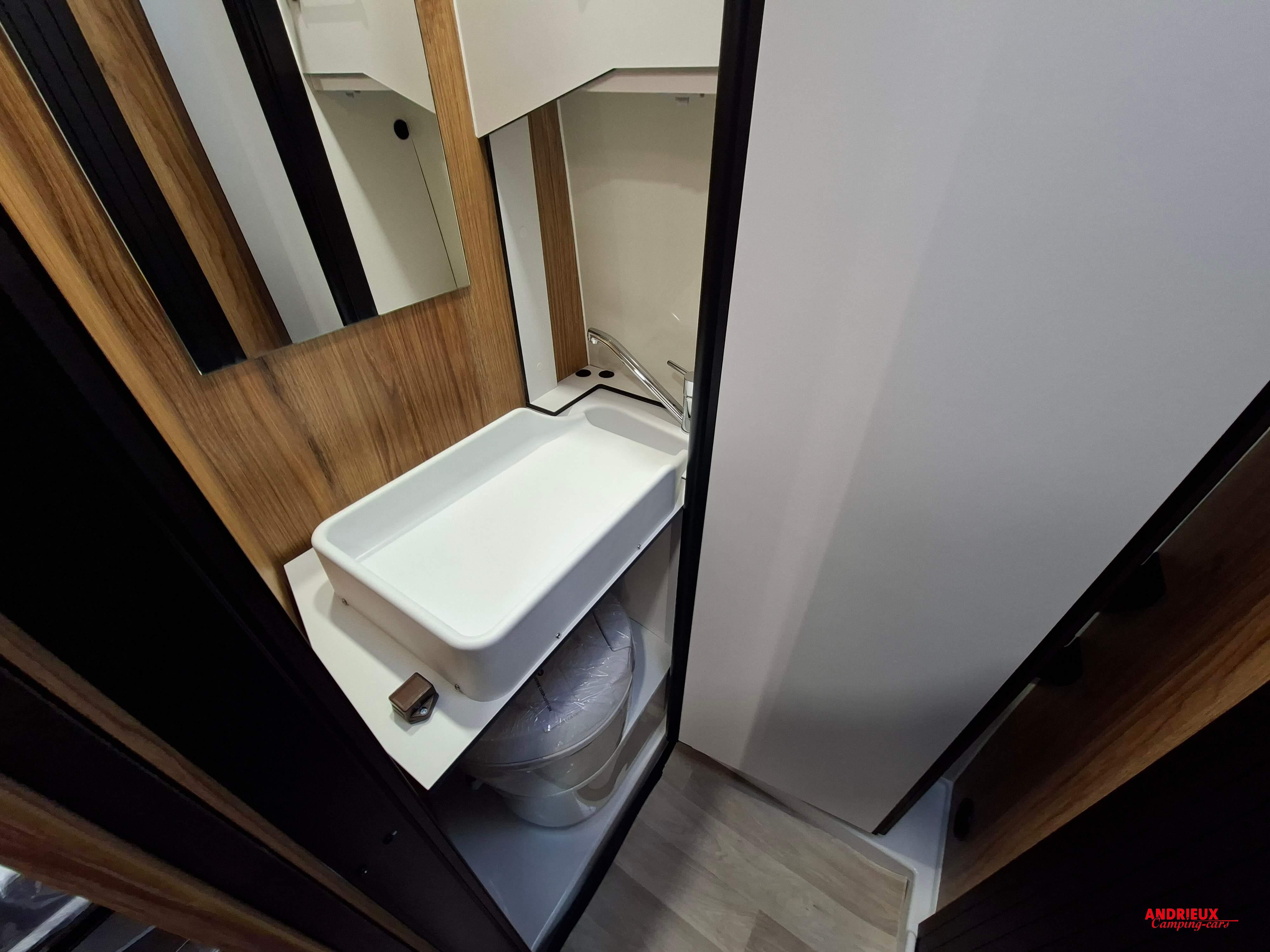  - 8 - FONT VENDOME FORTYVAN 4X2 