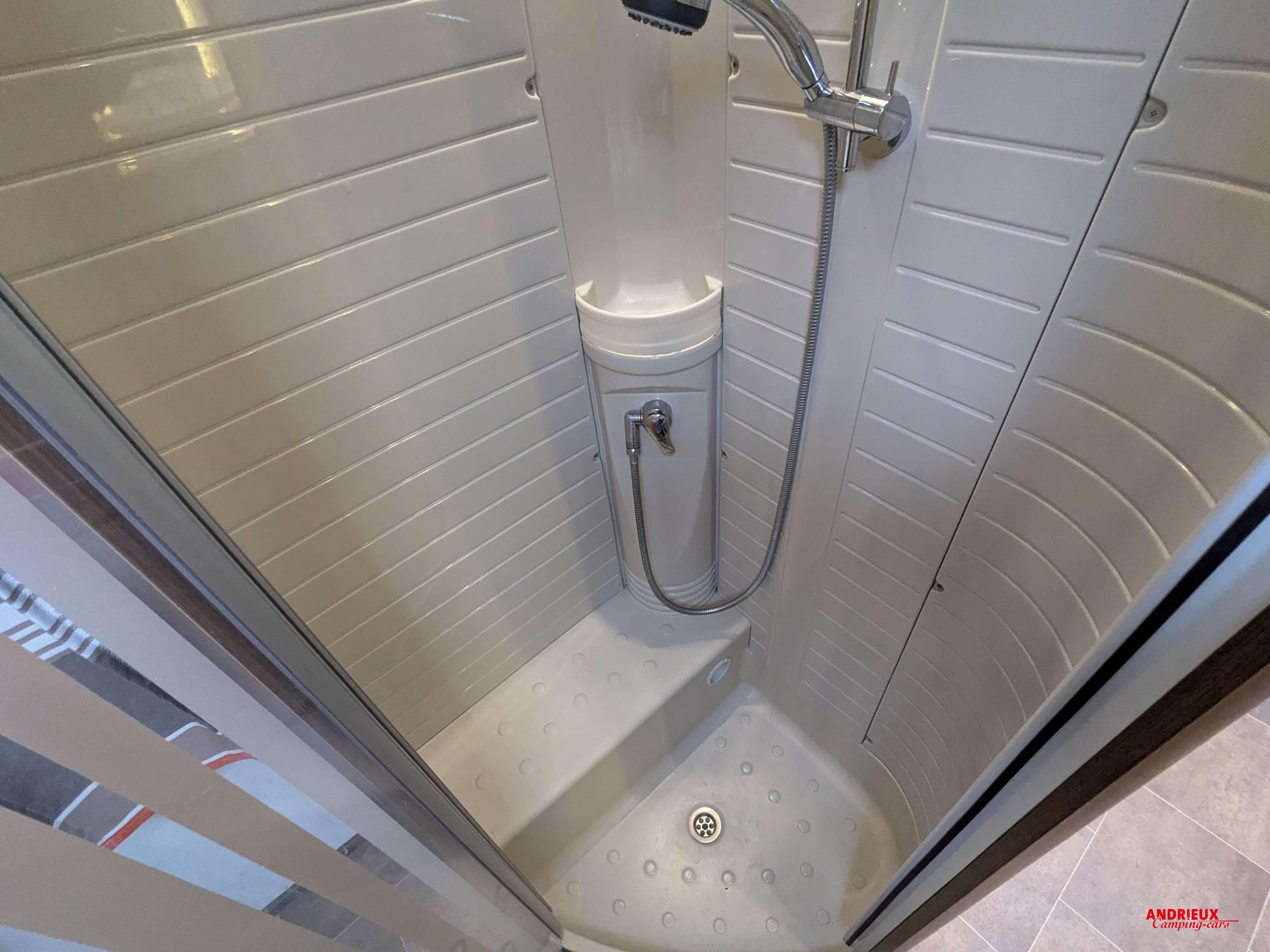  - 8 - BURSTNER ELEGANCE I 730 