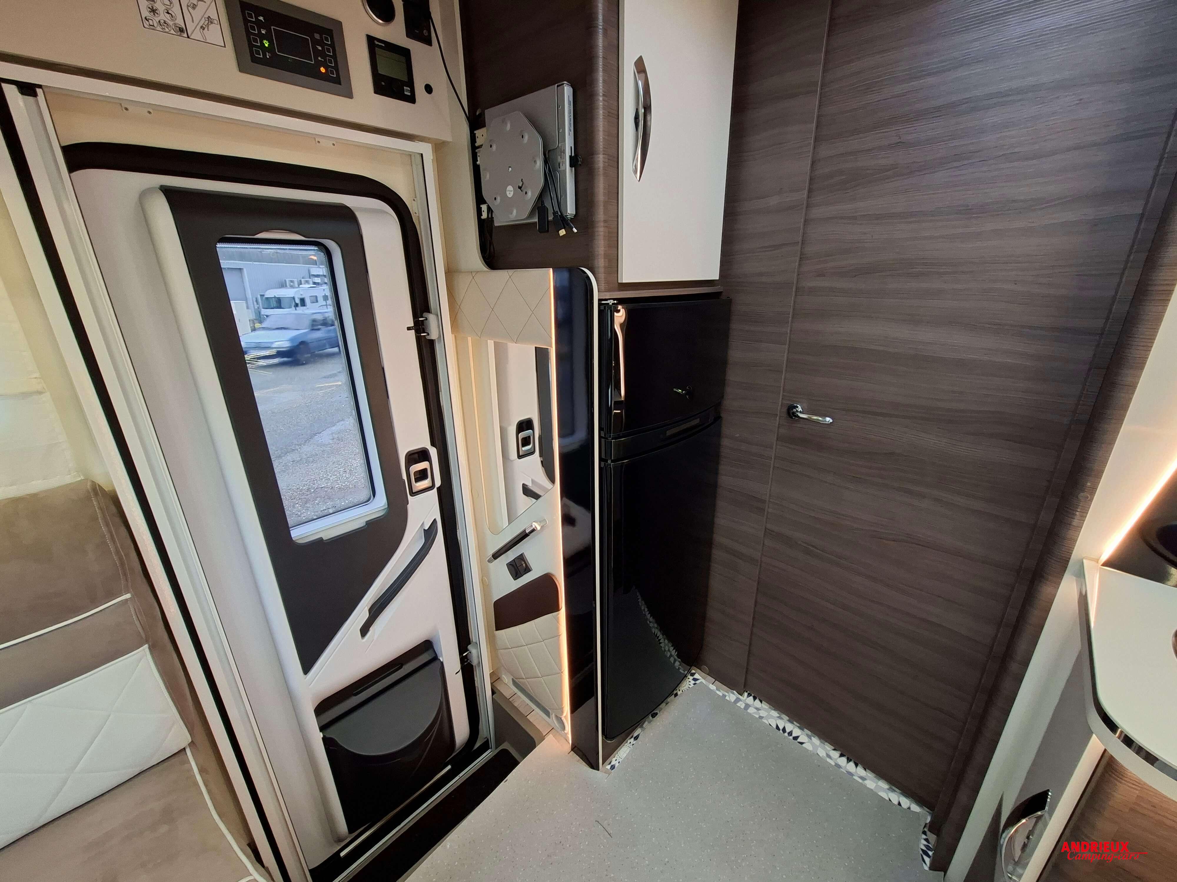  - 1 - MC LOUIS MC4 881 G 