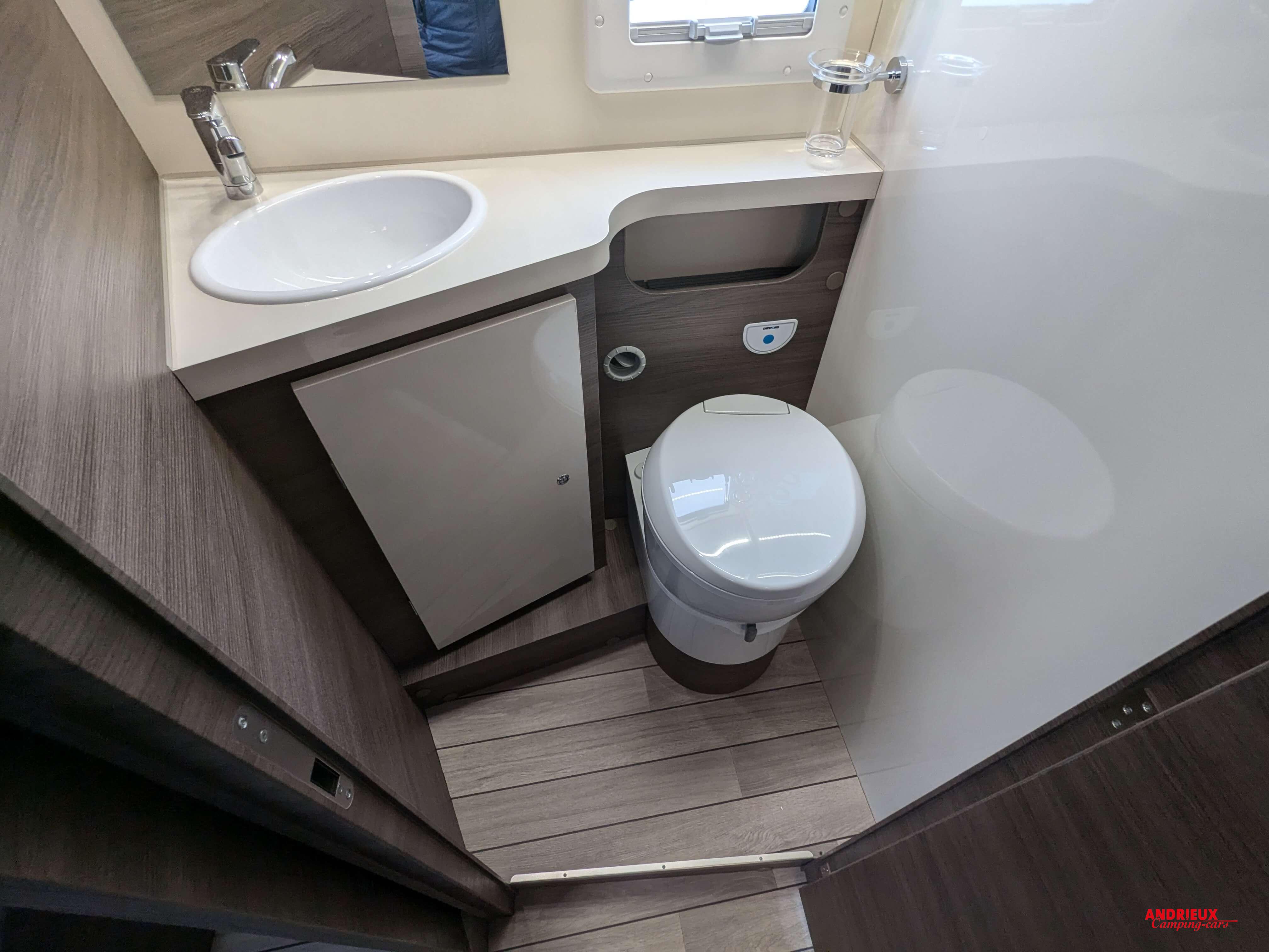  - 9 - MC LOUIS MC4 881 G 