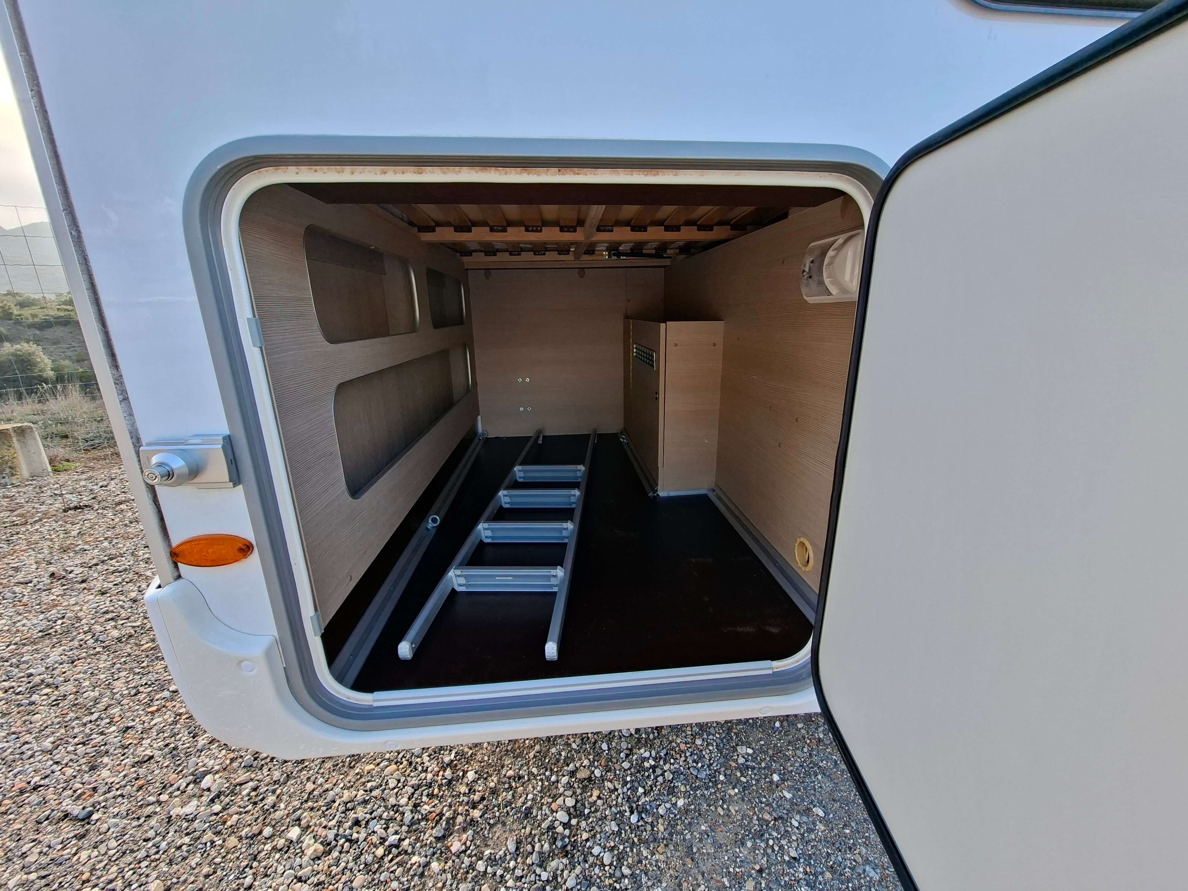  - 1 - BURSTNER IXEO TIME IT 734 