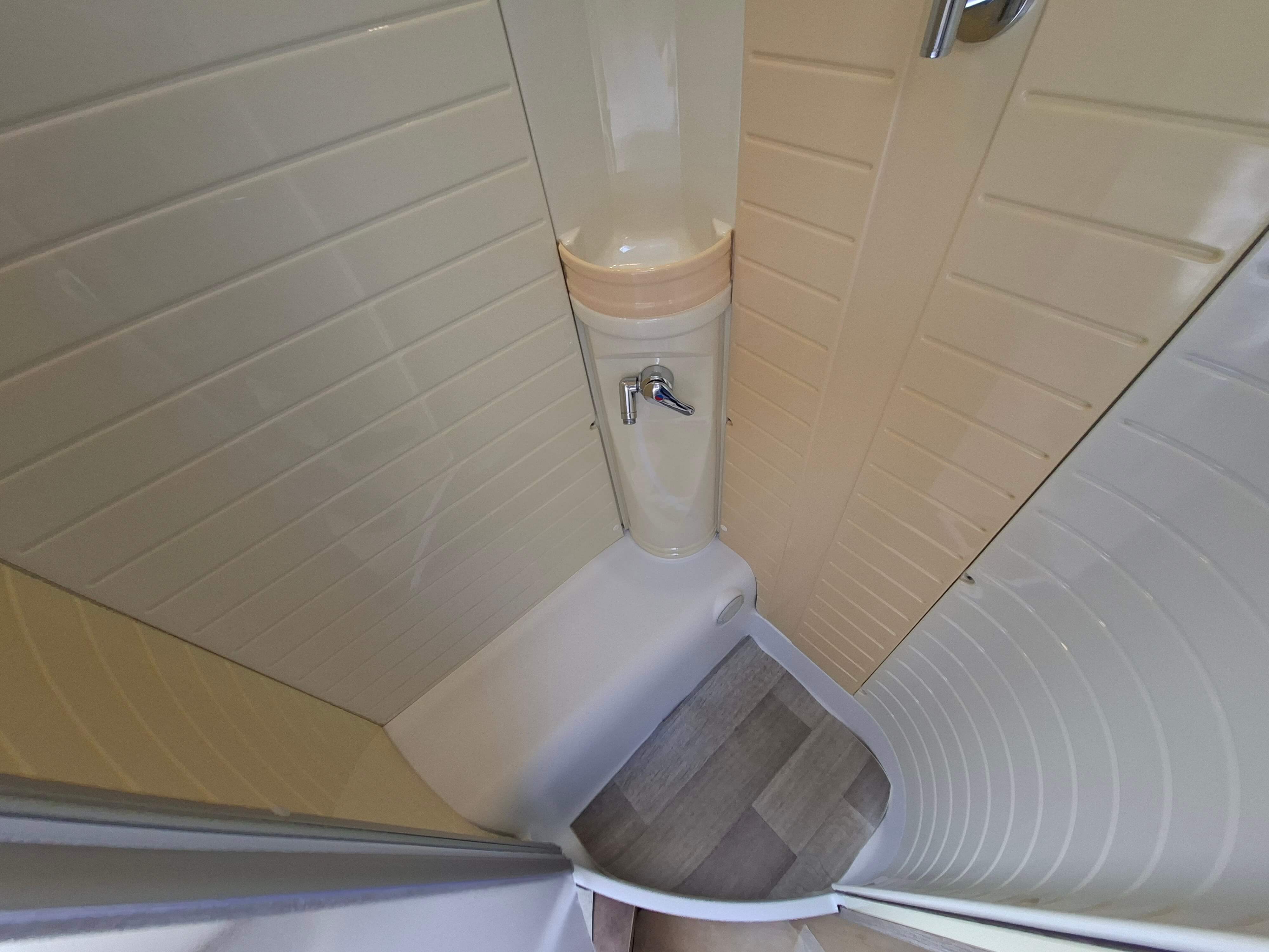  - 7 - BURSTNER IXEO TIME IT 734 