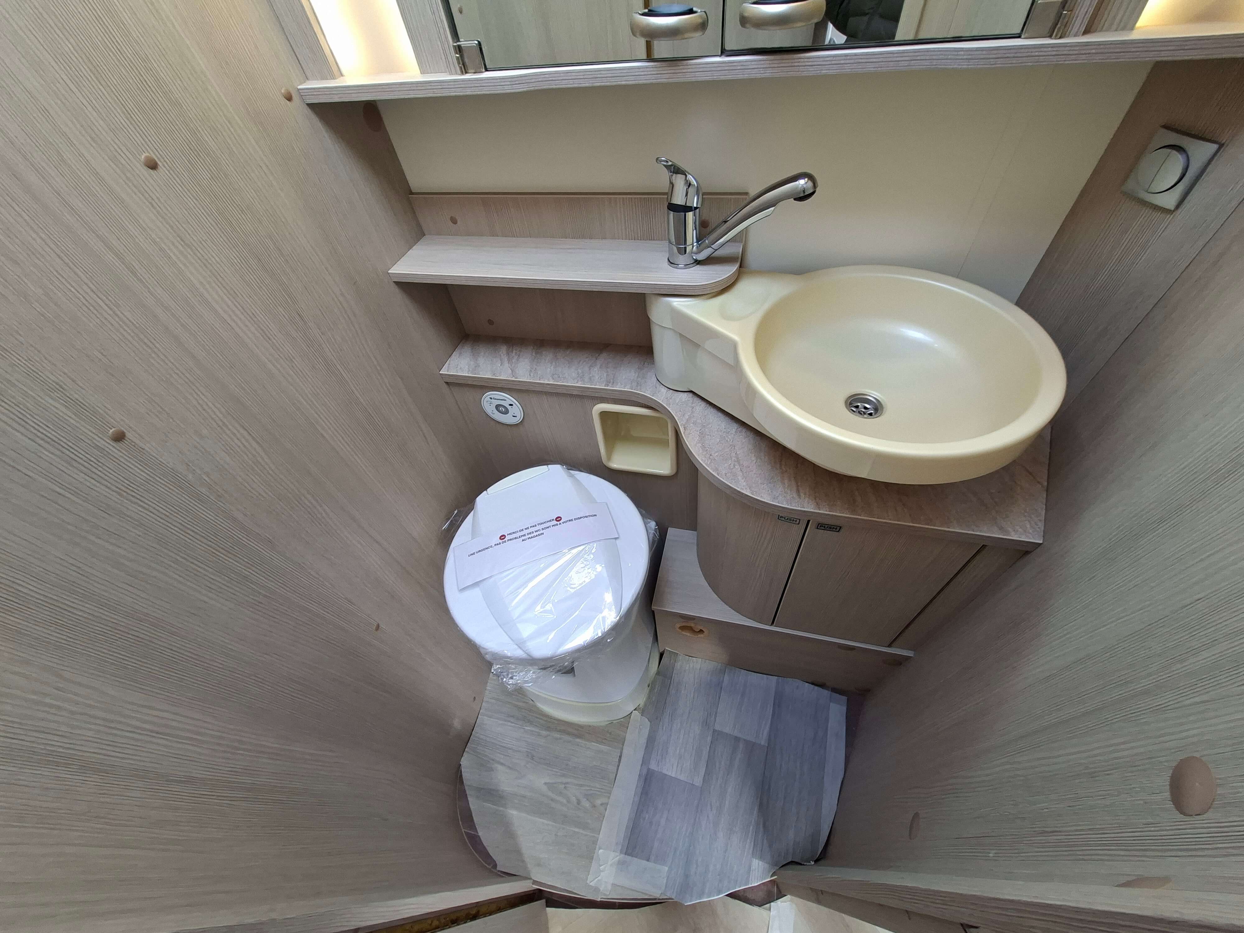  - 8 - BURSTNER IXEO TIME IT 734 