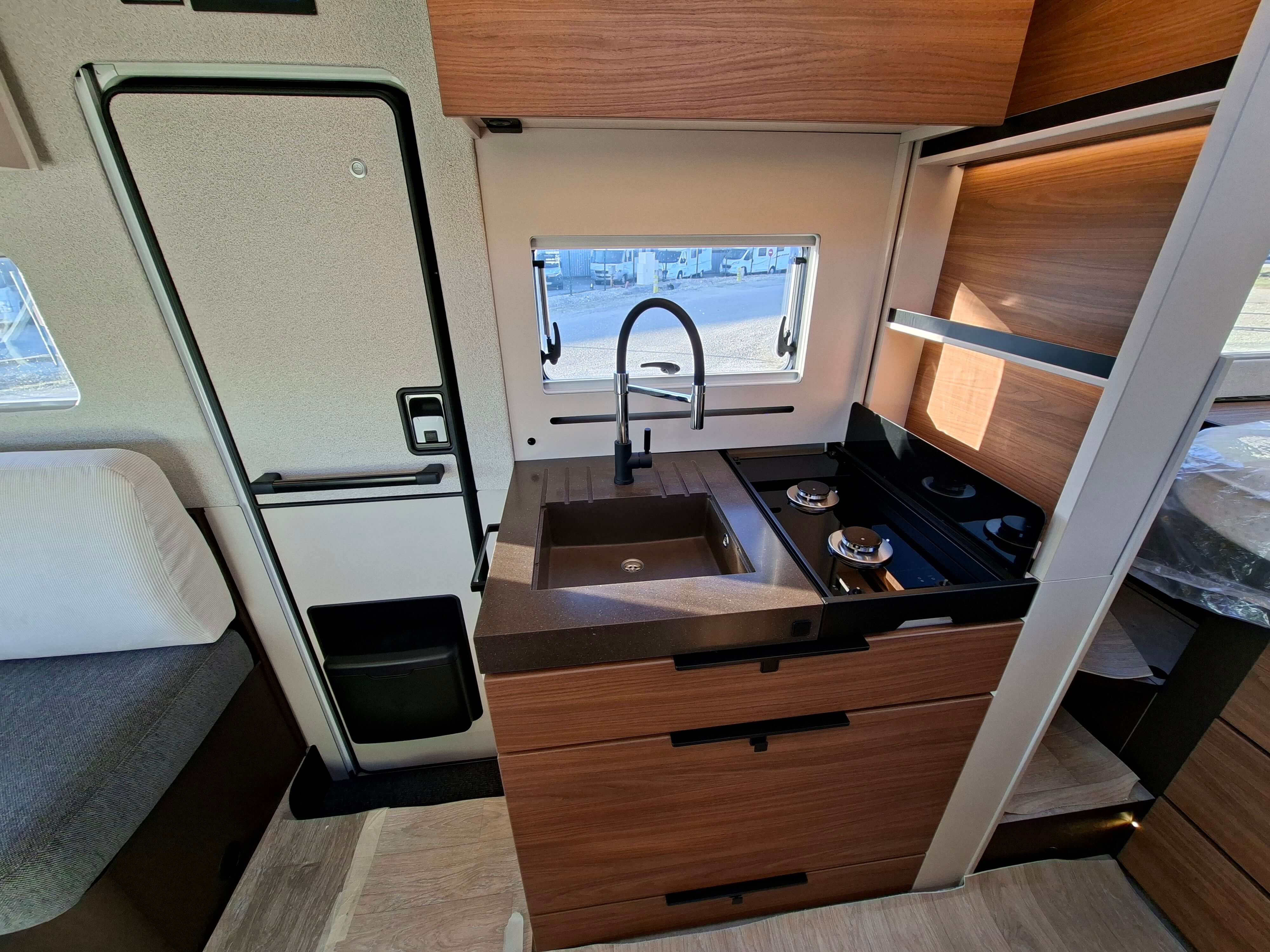  - 4 - BURSTNER SIGNATURE SFT 7.5 