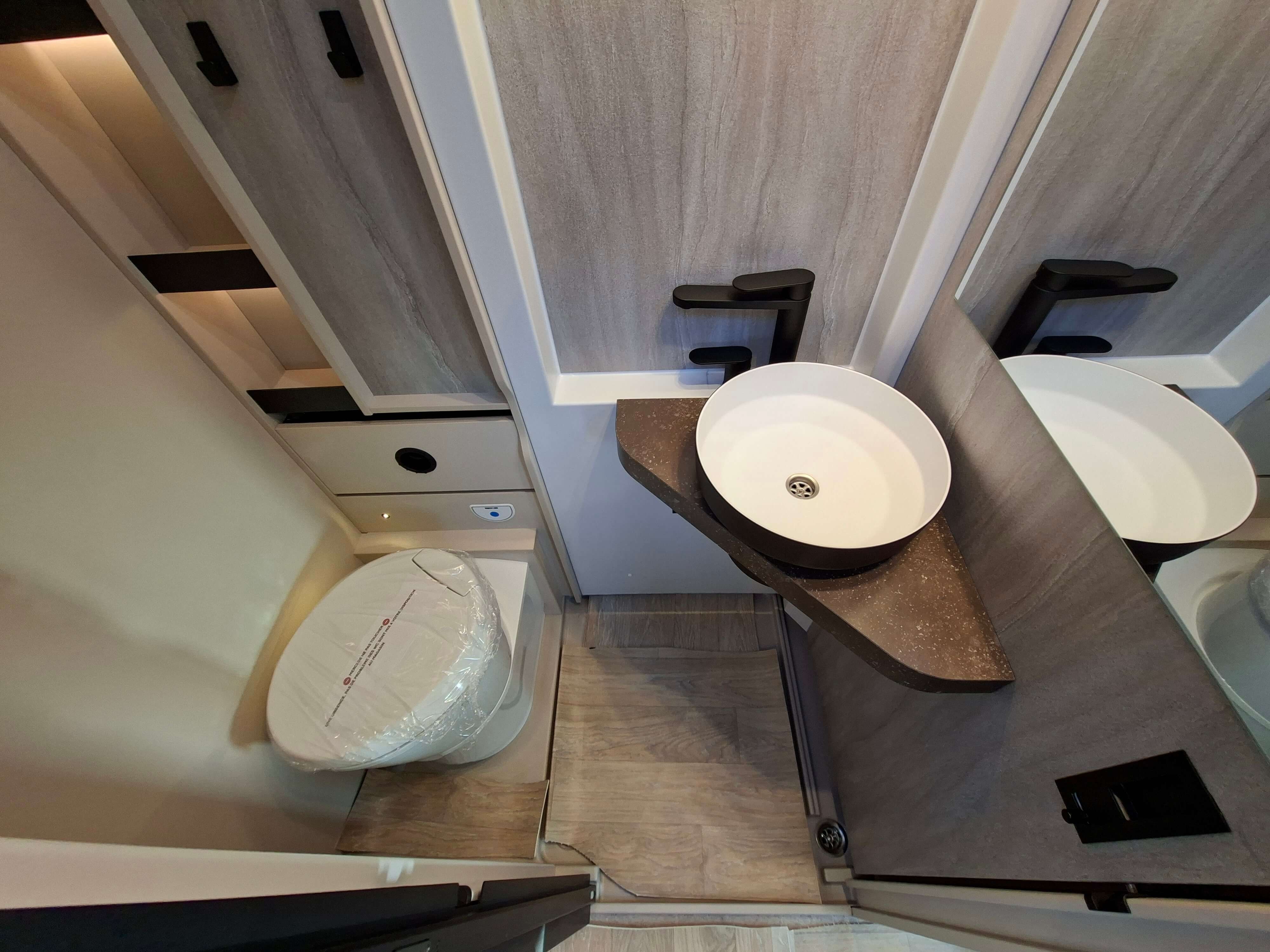  - 5 - BURSTNER SIGNATURE SFT 7.5 