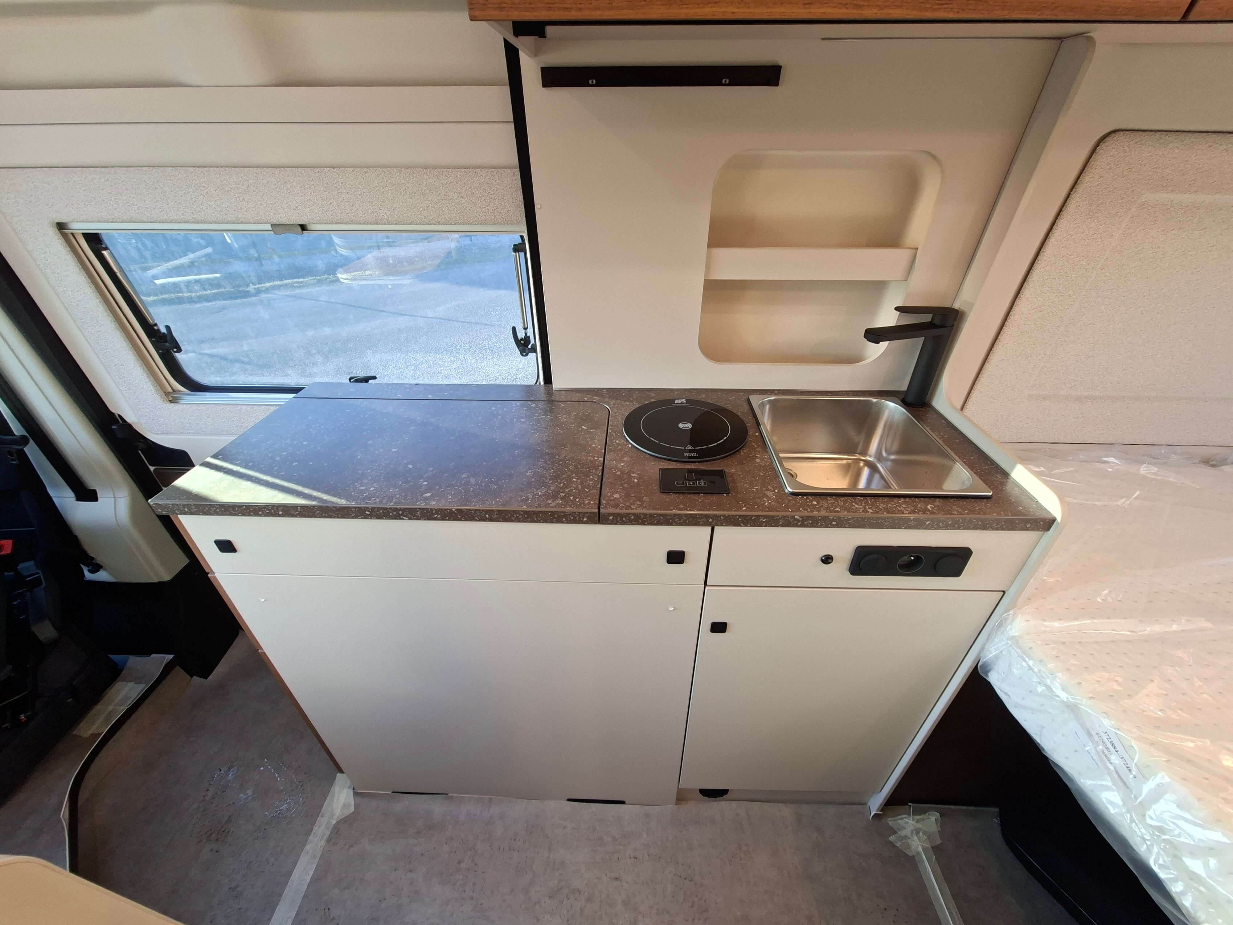  - 4 - BURSTNER PAPILLON PC 6.0 