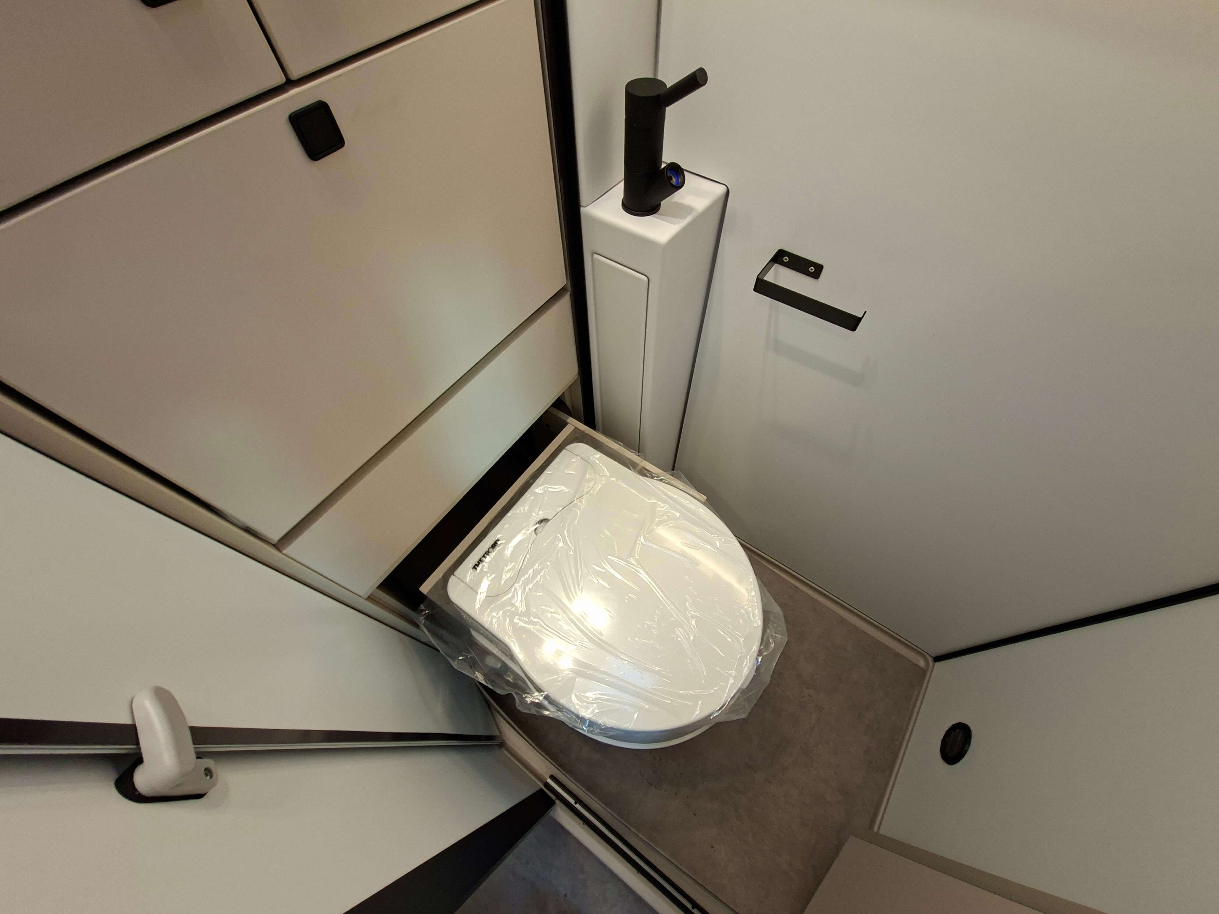  - 8 - BURSTNER PAPILLON PC 6.0 