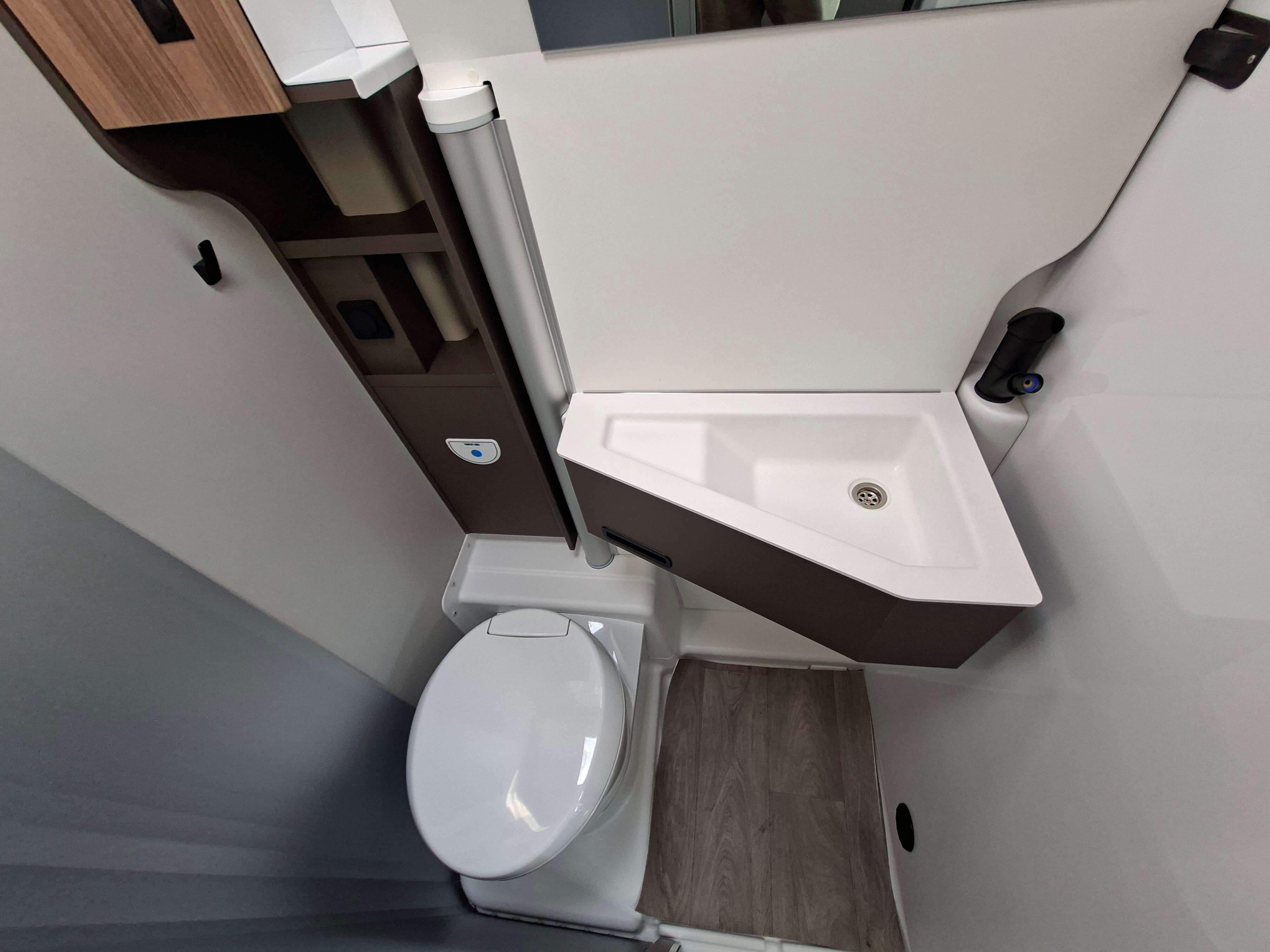  - 6 - BURSTNER B66 600 C 