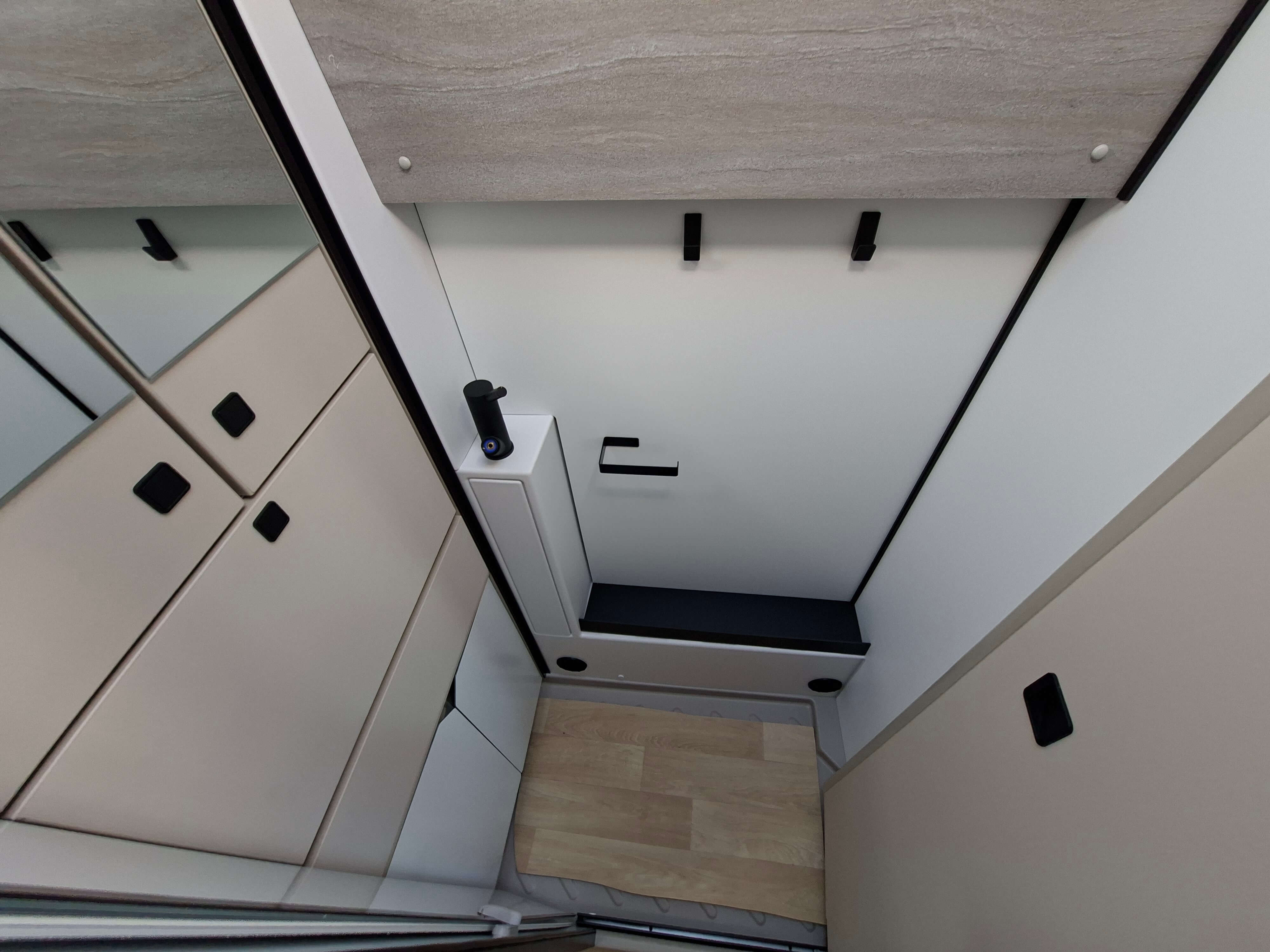  - 5 - BURSTNER HABITON HM 6.0 