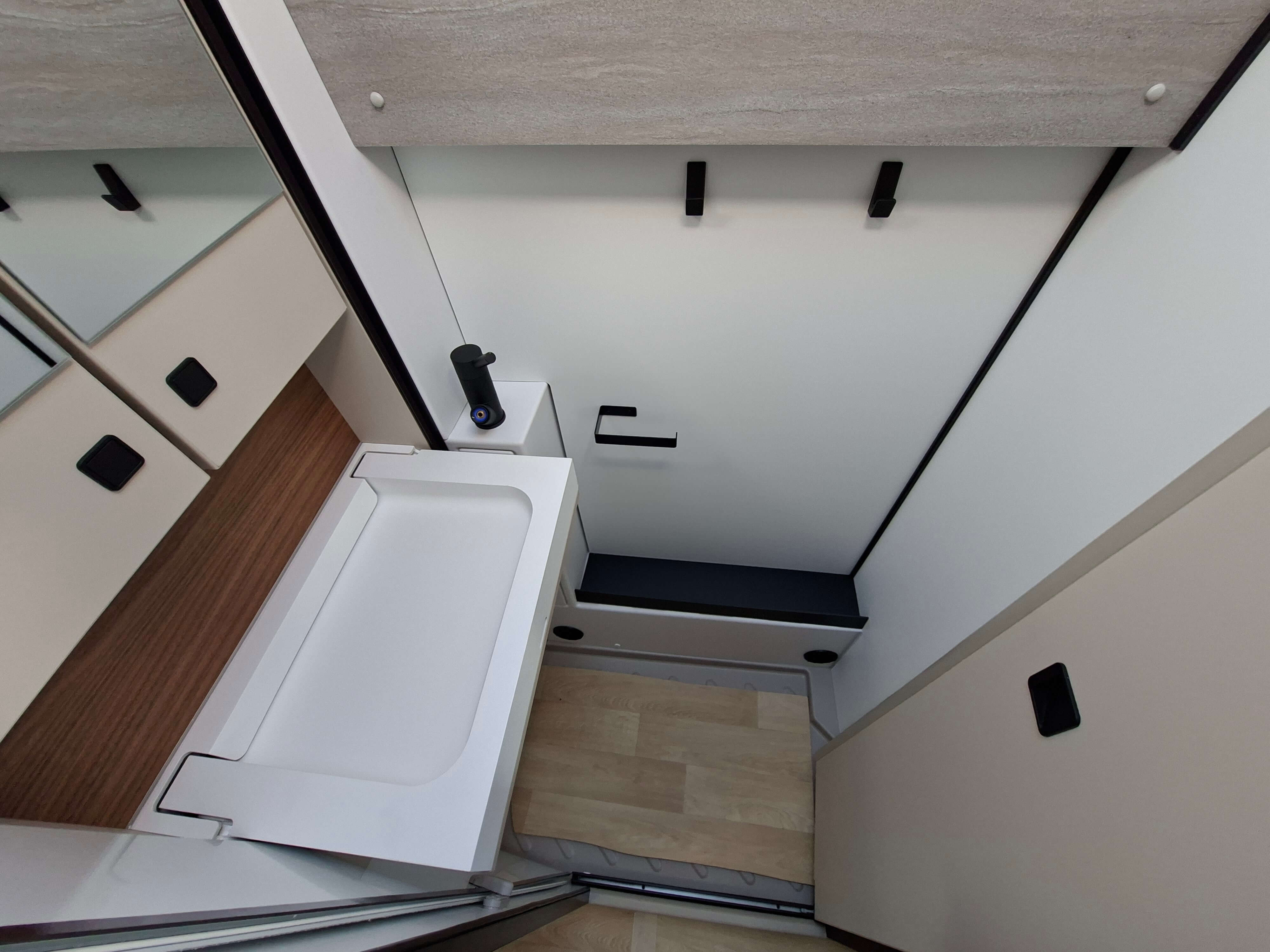  - 6 - BURSTNER HABITON HM 6.0 