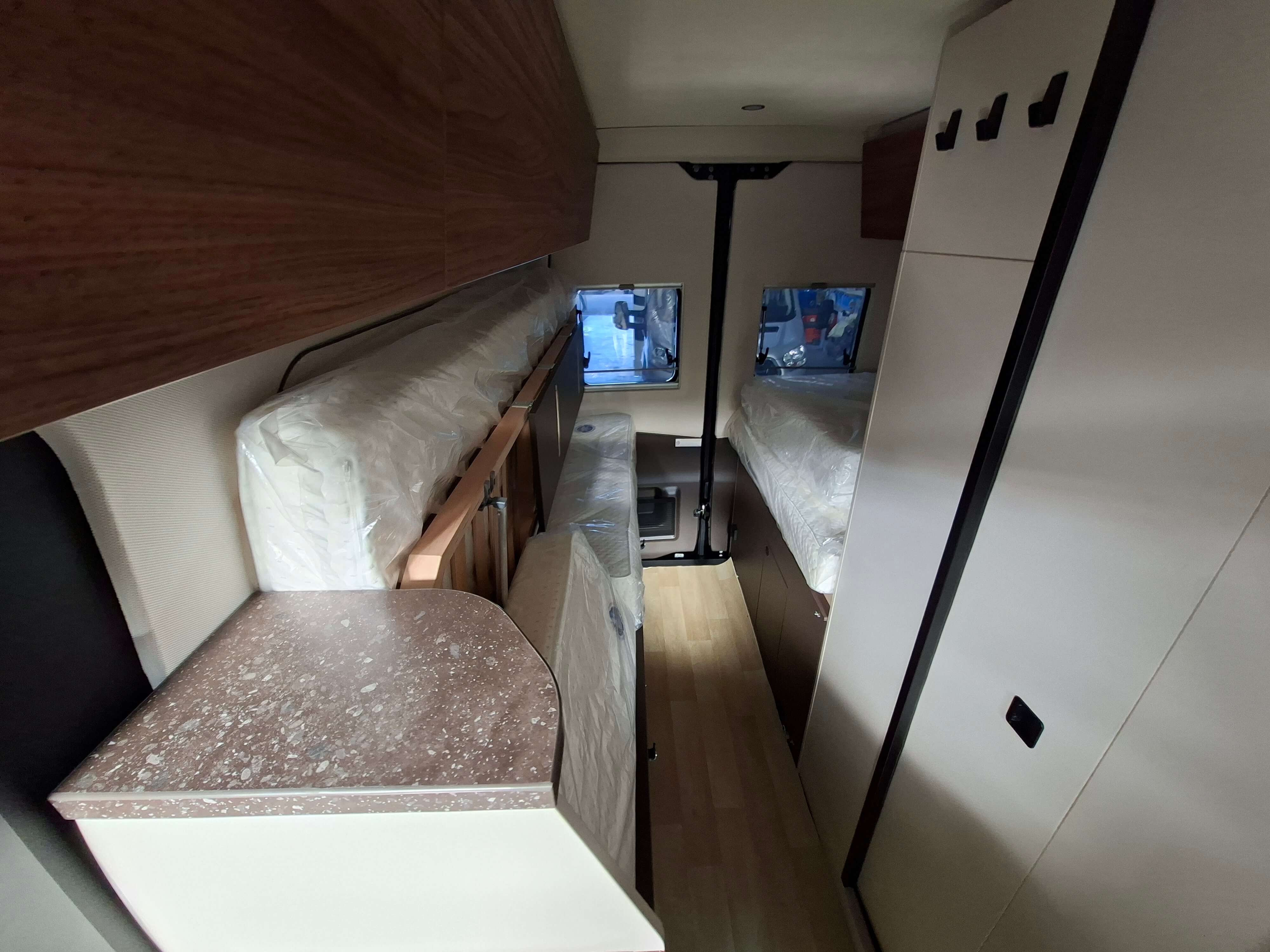  - 10 - BURSTNER HABITON HM 6.0 