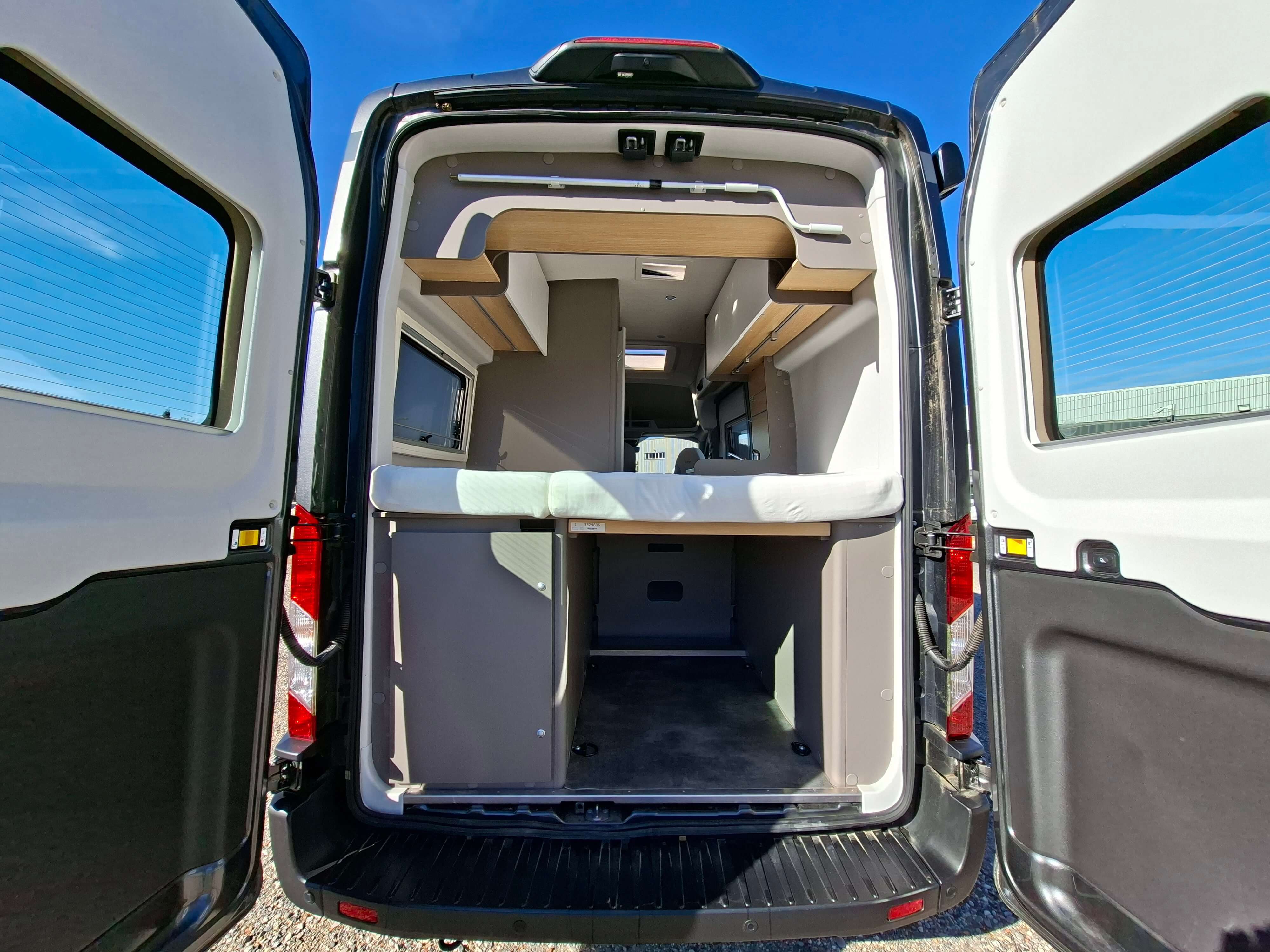  - 1 - LMC INNOVAN C590 