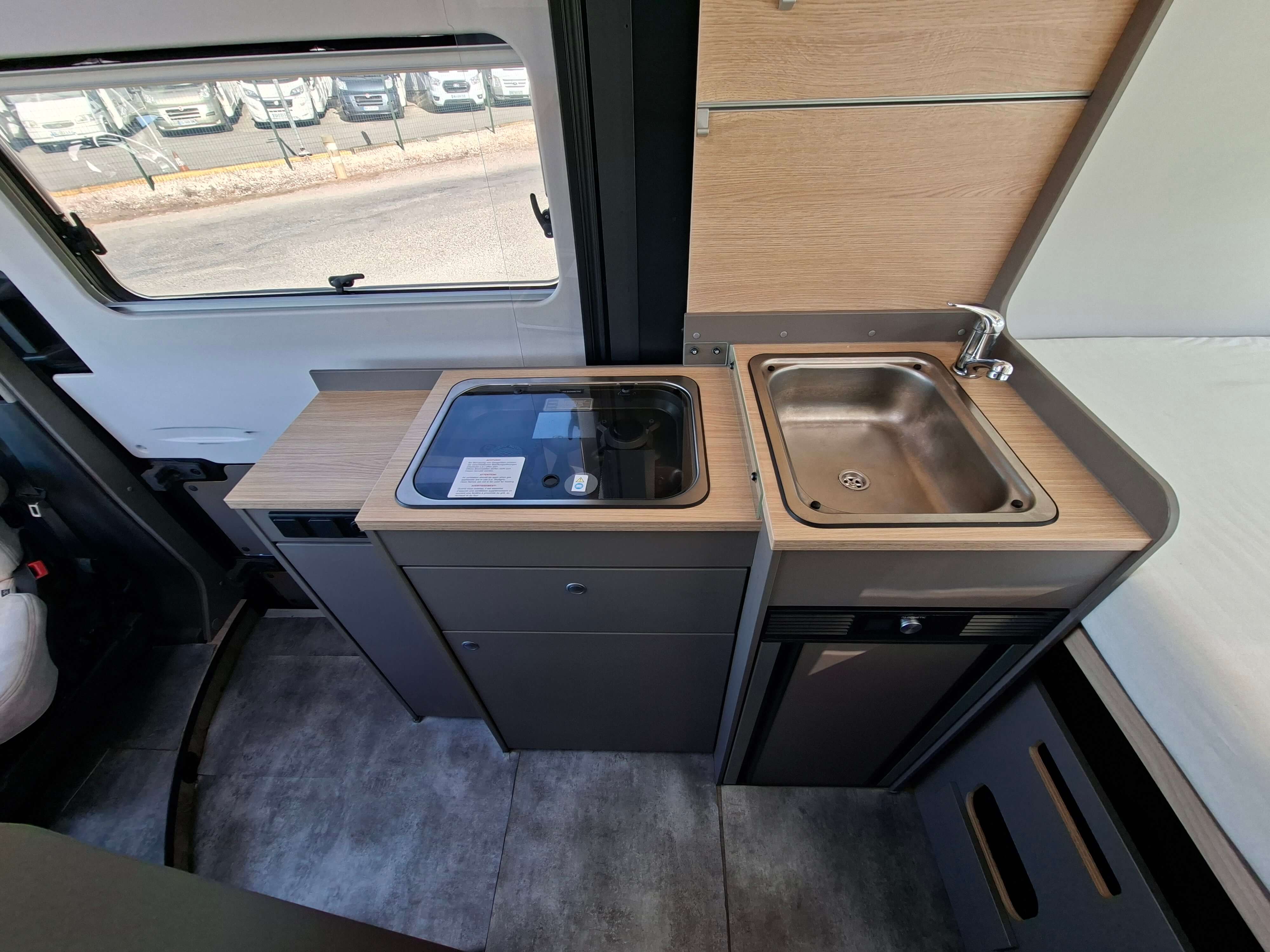  - 4 - LMC INNOVAN C590 