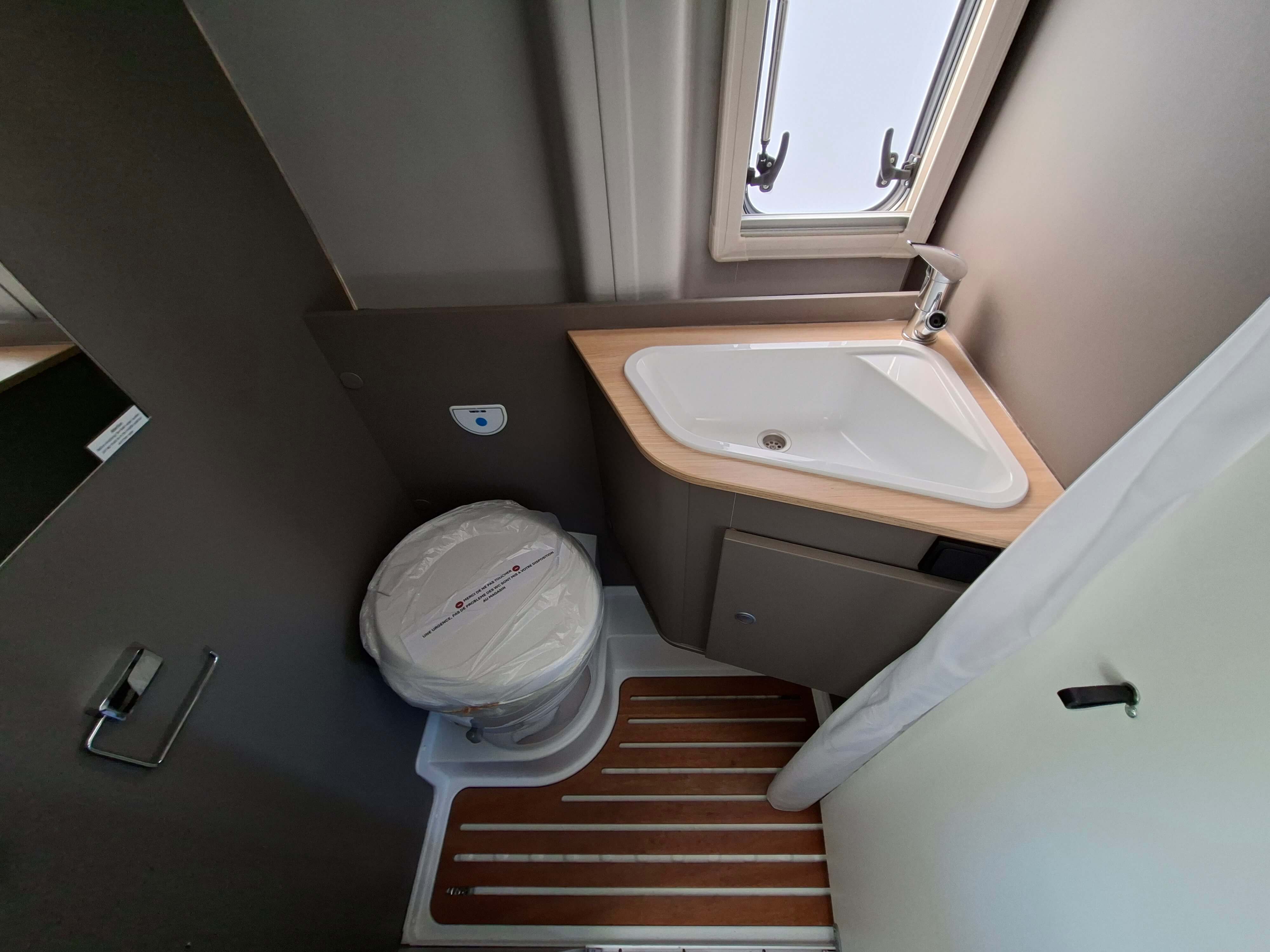  - 5 - LMC INNOVAN C590 