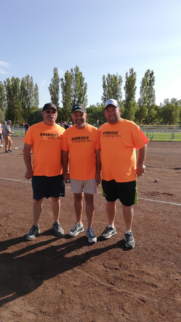 Merci à Henri Lacroix, Marcel Laborde et Laurent Matraglia pour leur Soutien à Andrieux Camping-Cars lors de la Marseillaise à Pétanque 2024